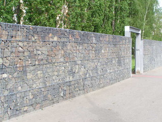 Gabionová stěna Kadaň, ul. Na Průtahu